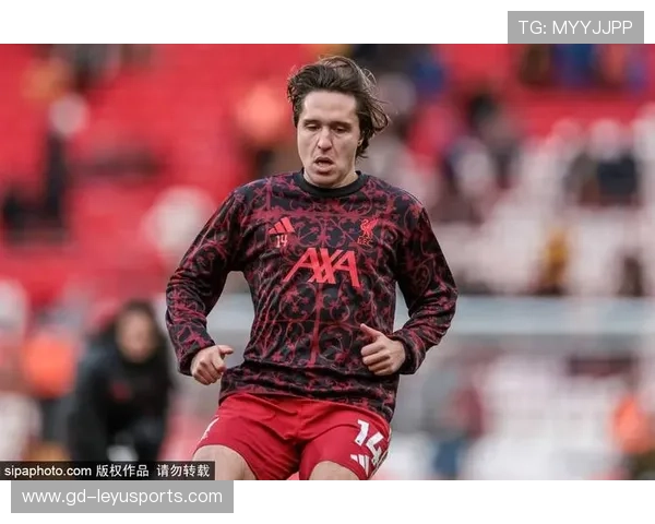 尤文基耶萨连过两人起脚相当果断：从球场瞬间看自信与决断力